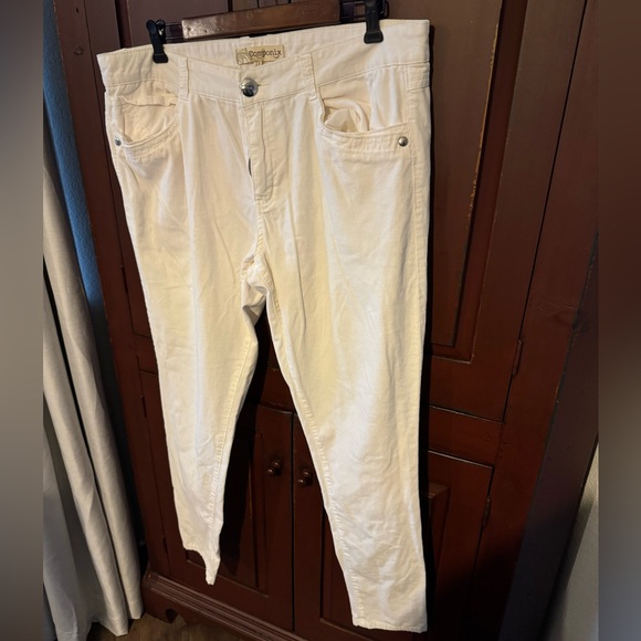 Size 16 Componix by Jolt Corduroy-Like WhitePants - Picture 2 of 10